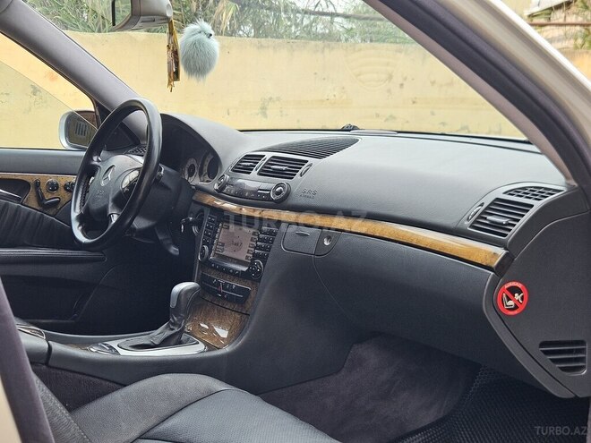 Mercedes E 240 2004, 303,322 km - 2.6 l - Salyan