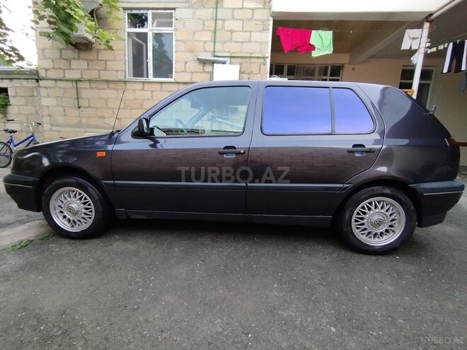 Volkswagen Golf 1993, 221,750 km - 1.8 l - Bakı