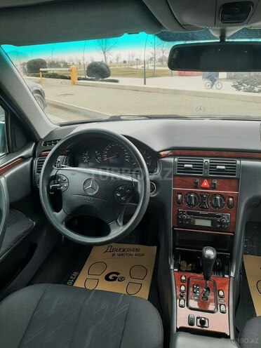 Mercedes E 220 1999, 290,000 km - 2.2 l - Bakı