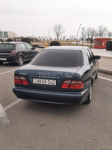 Mercedes E 220 1999, 290,000 km - 2.2 l - Bakı