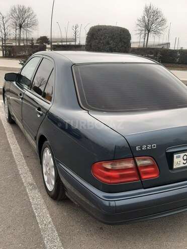 Mercedes E 220 1999, 290,000 km - 2.2 l - Bakı