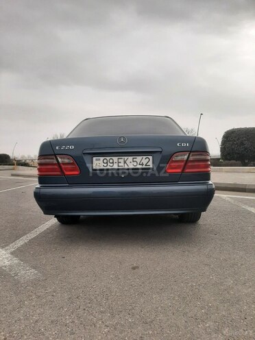 Mercedes E 220 1999, 290,000 km - 2.2 l - Bakı