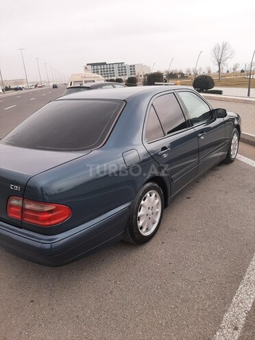 Mercedes E 220 1999, 290,000 km - 2.2 l - Bakı