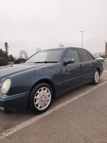 Mercedes E 220 1999, 290,000 km - 2.2 l - Bakı