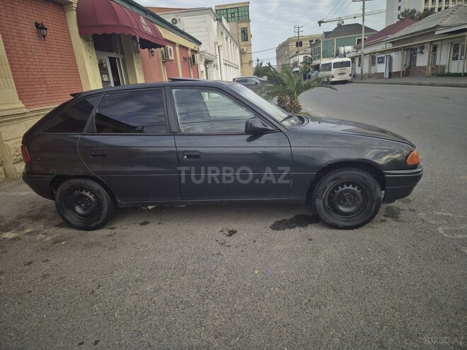 Opel Astra 1993, 350,000 km - 1.4 л - Bakı