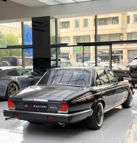 Jaguar  1985, 89,000 km - 5.3 l - Bakı
