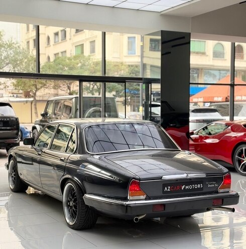 Jaguar  1985, 89,000 km - 5.3 l - Bakı