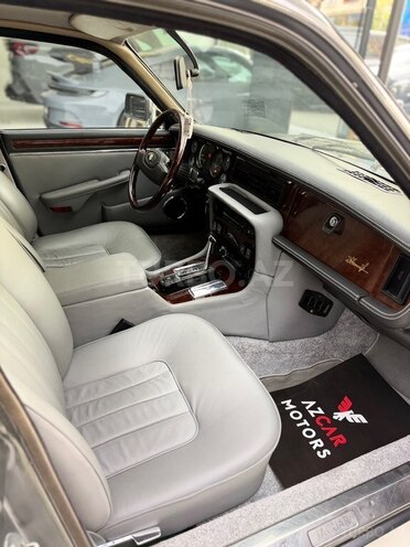 Jaguar  1985, 89,000 km - 5.3 l - Bakı