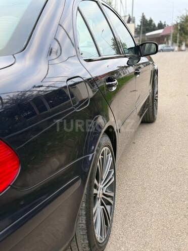 Mercedes E 240 2003, 362,000 km - 2.6 л - Qazax