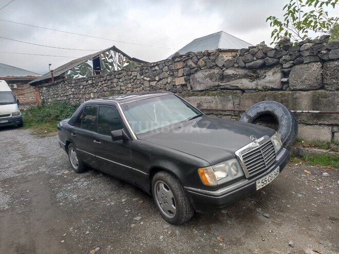 Mercedes E 250 1993, 735,000 km - 2.5 л - Şəki