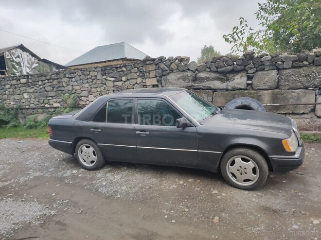 Mercedes E 250 1993, 735,000 km - 2.5 л - Şəki