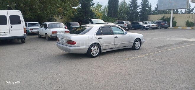 Mercedes E 220 1998, 635,000 km - 2.2 л - Qazax