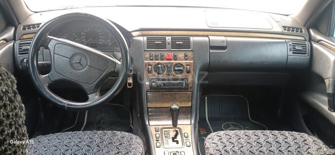 Mercedes E 220 1998, 635,000 km - 2.2 л - Qazax