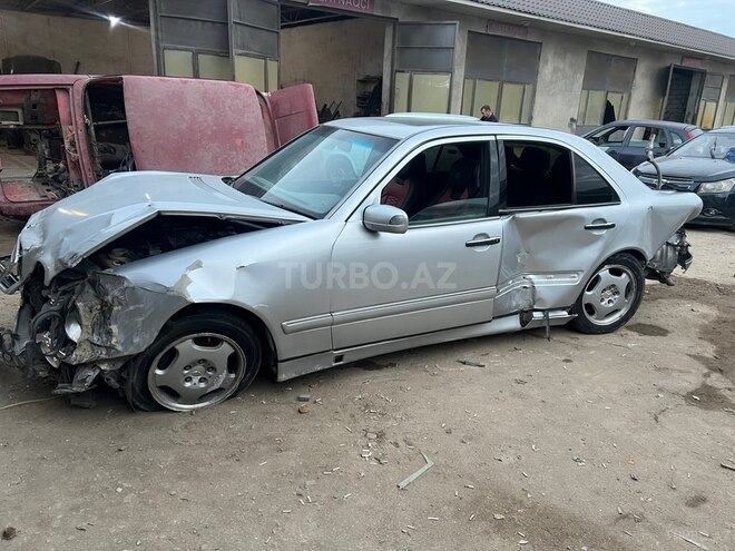 Mercedes E 220 1999, 258,668 km - 2.2 л - Bakı