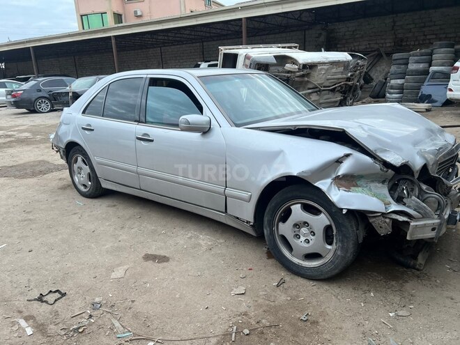 Mercedes E 220 1999, 258,668 km - 2.2 л - Bakı