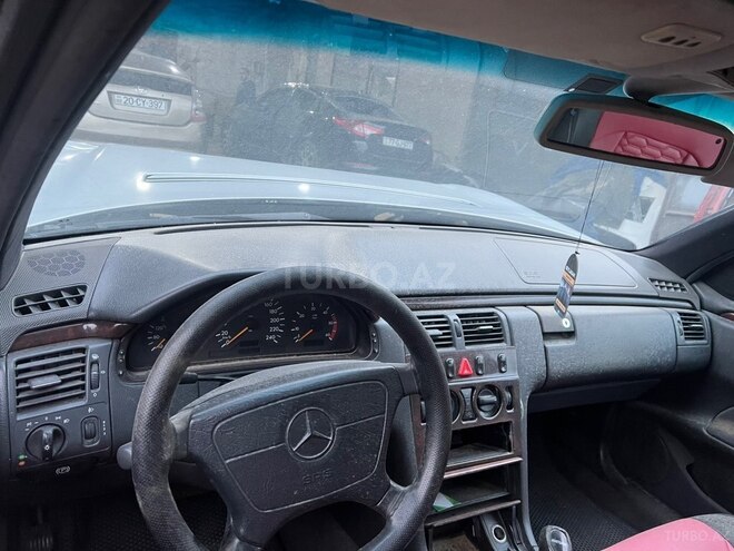 Mercedes E 220 1999, 258,668 km - 2.2 л - Bakı