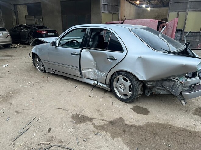 Mercedes E 220 1999, 258,668 km - 2.2 л - Bakı
