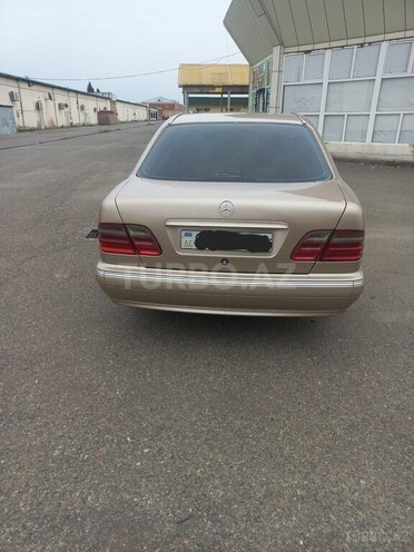 Mercedes E 220 2000, 415,444 km - 2.2 л - Ucar