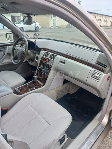 Mercedes E 220 2000, 415,444 km - 2.2 л - Ucar