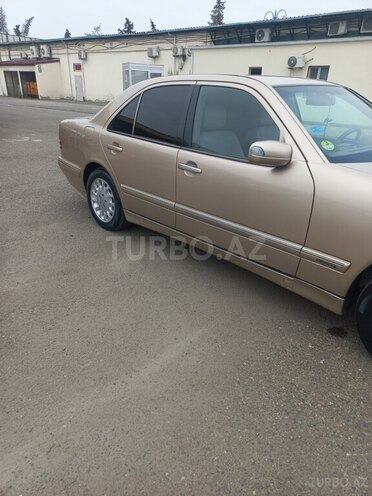 Mercedes E 220 2000, 415,444 km - 2.2 л - Ucar