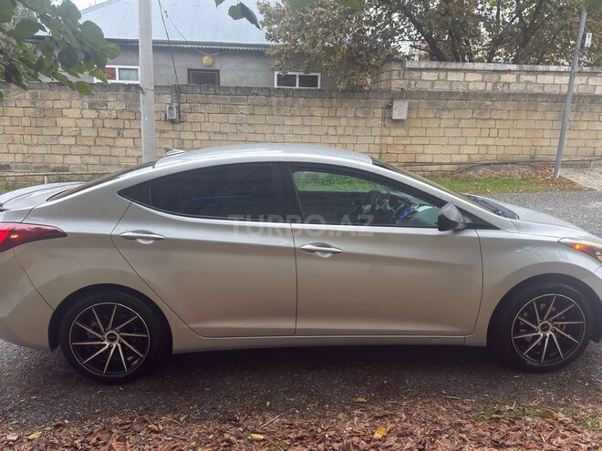 Hyundai Elantra 2015, 283,245 km - 1.8 l - İsmayıllı