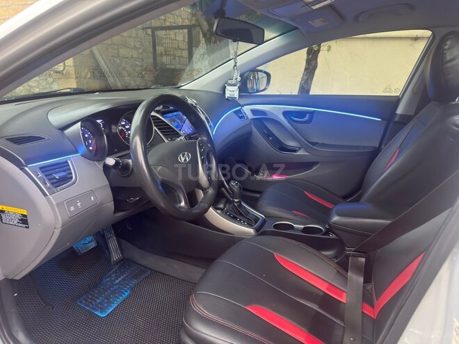 Hyundai Elantra 2015, 283,245 km - 1.8 l - İsmayıllı