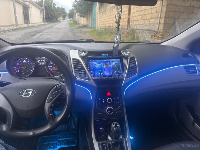 Hyundai Elantra 2015, 283,245 km - 1.8 l - İsmayıllı