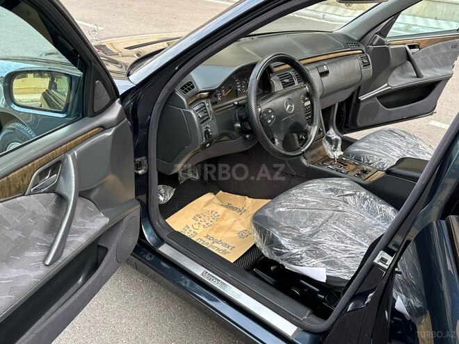 Mercedes E 240 2000, 359,000 km - 2.4 л - Sumqayıt