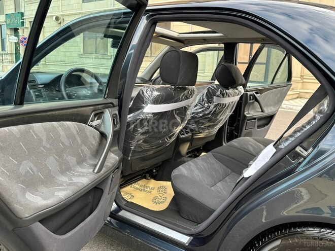 Mercedes E 240 2000, 359,000 km - 2.4 л - Sumqayıt