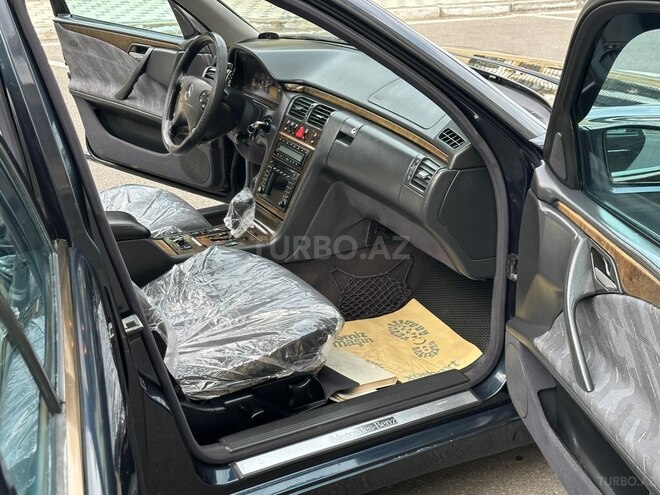 Mercedes E 240 2000, 359,000 km - 2.4 л - Sumqayıt