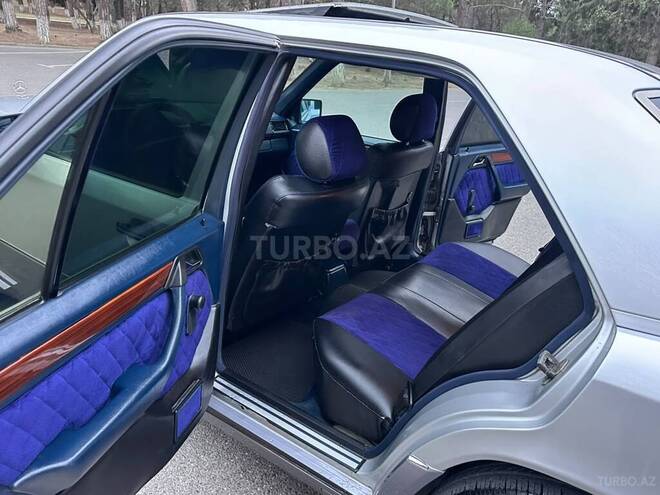 Mercedes E 220 1995, 302,000 km - 2.2 l - Sumqayıt