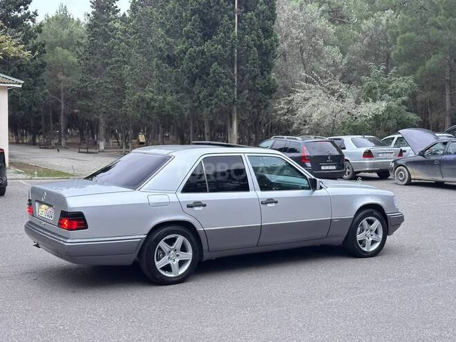 Mercedes E 220 1995, 302,000 km - 2.2 l - Sumqayıt