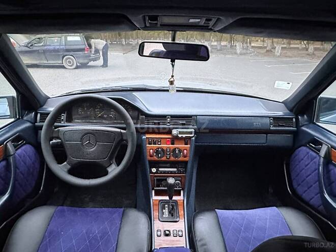 Mercedes E 220 1995, 302,000 km - 2.2 l - Sumqayıt
