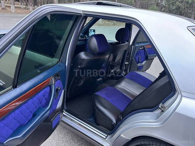 Mercedes E 220 1995, 302,000 km - 2.2 l - Sumqayıt