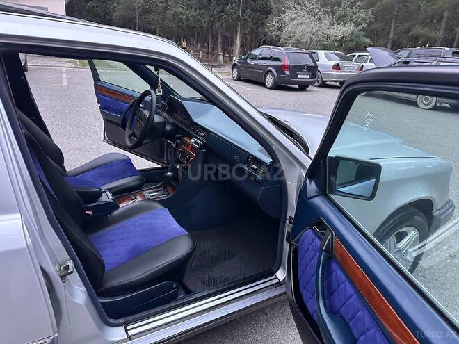 Mercedes E 220 1995, 302,000 km - 2.2 l - Sumqayıt