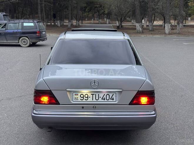 Mercedes E 220 1995, 302,000 km - 2.2 l - Sumqayıt