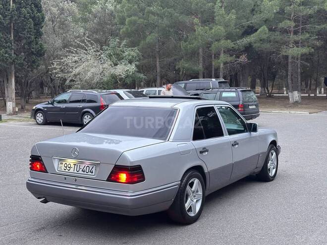 Mercedes E 220 1995, 302,000 km - 2.2 l - Sumqayıt