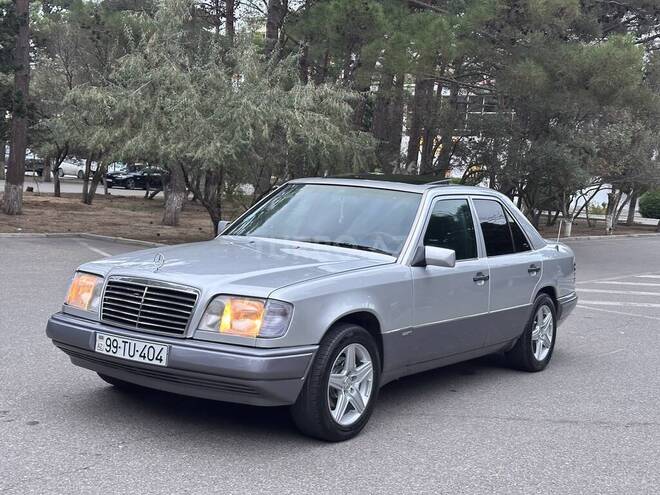 Mercedes E 220 1995, 302,000 km - 2.2 l - Sumqayıt