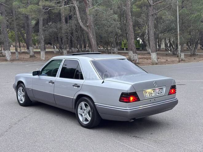 Mercedes E 220 1995, 302,000 km - 2.2 l - Sumqayıt