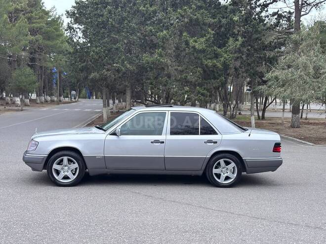 Mercedes E 220 1995, 302,000 km - 2.2 l - Sumqayıt