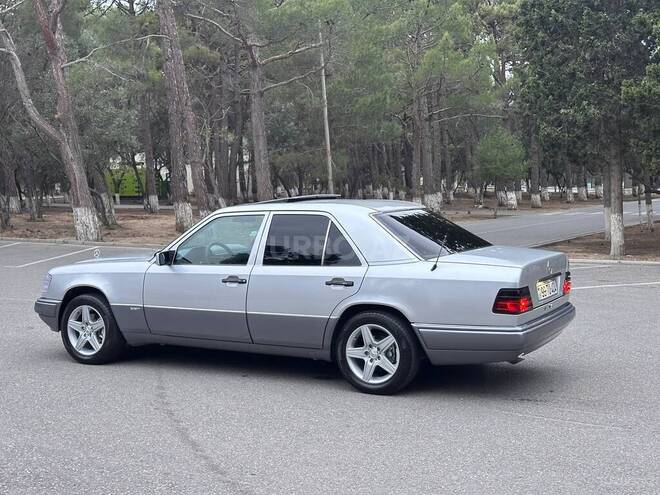 Mercedes E 220 1995, 302,000 km - 2.2 l - Sumqayıt