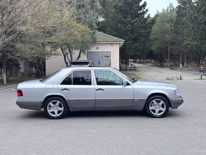 Mercedes E 220 1995, 302,000 km - 2.2 l - Sumqayıt