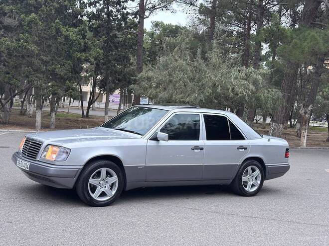 Mercedes E 220 1995, 302,000 km - 2.2 l - Sumqayıt
