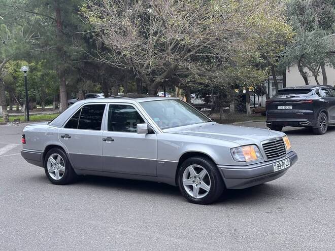 Mercedes E 220 1995, 302,000 km - 2.2 l - Sumqayıt