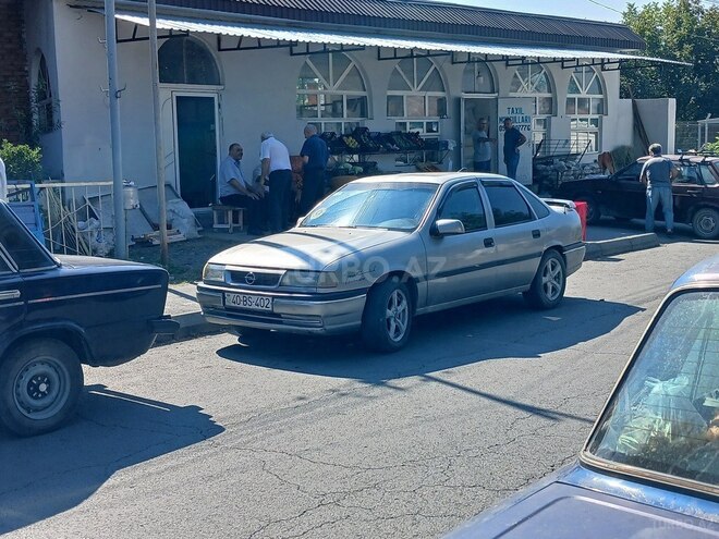 Opel Vectra 1994, 350,000 km - 1.6 l - Zaqatala
