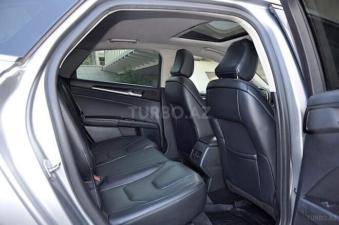 Ford Fusion (North America) 2019, 107,000 km - 2.0 л - Bakı