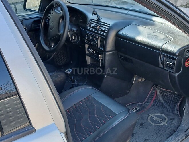 Opel Vectra 1994, 350,000 km - 1.6 l - Zaqatala