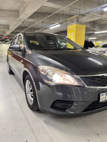 Kia Ceed 2009, 370,000 km - 1.4 l - Gəncə