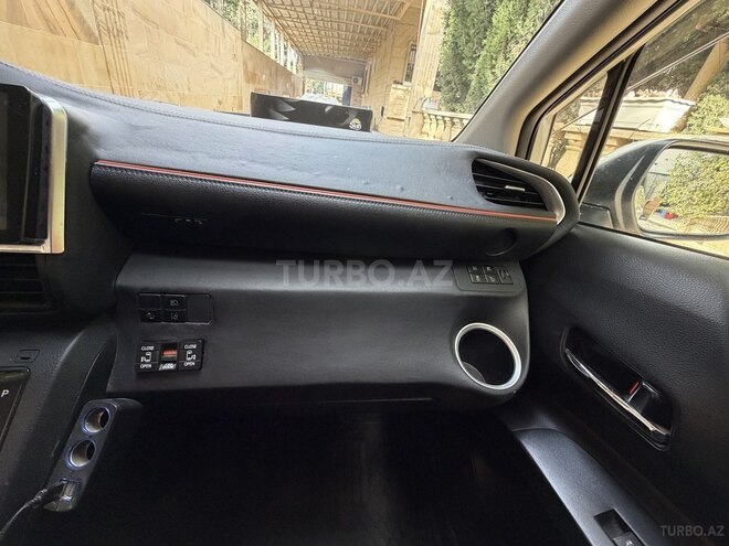 Toyota Sienta 2016, 130,000 km - 1.5 l - Bakı