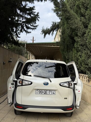 Toyota Sienta 2016, 130,000 km - 1.5 l - Bakı